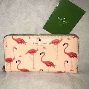 Kate Spade New York
FLAMINGOS CONTINENTAL WALLET